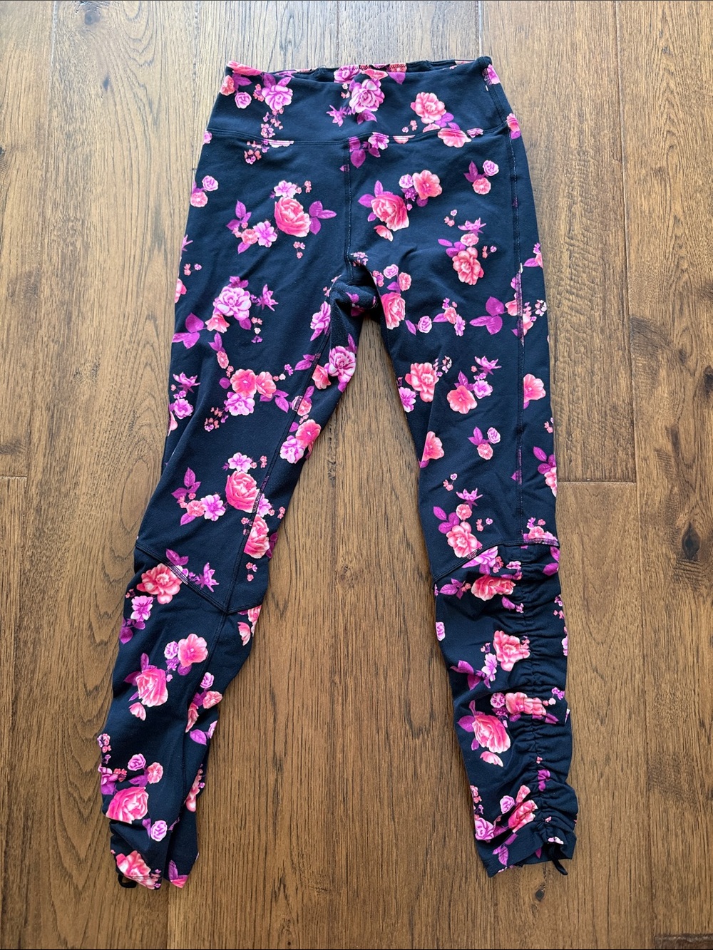 PINK Black Floral Ruched Leggings